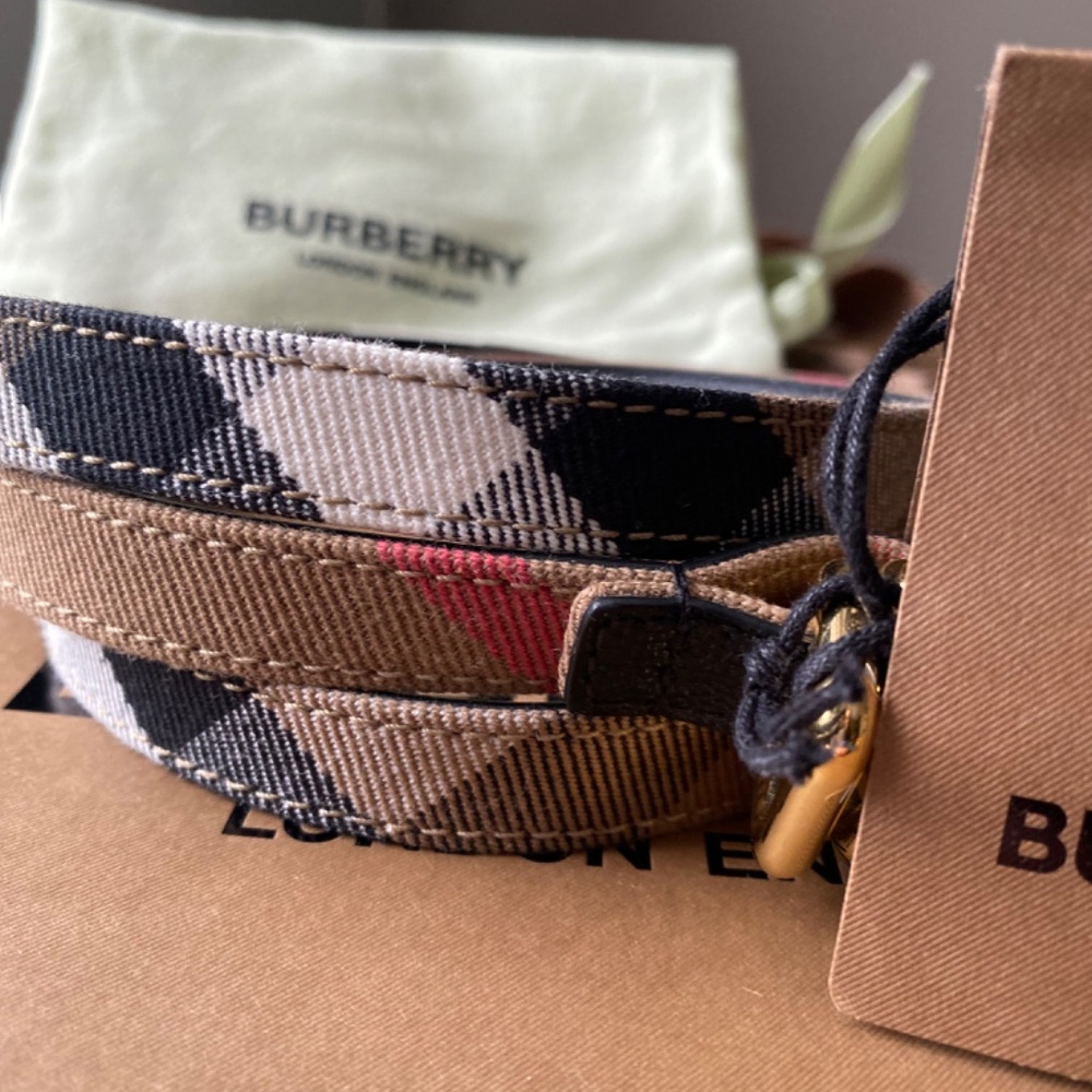 NWT Burberry slim reversible check/leather belt size S